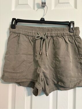 Quince Olive  Elastic Waist Drawstring Athletic Shorts